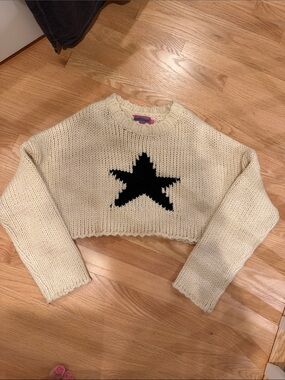 Edikted Cream Cropped Knit Sweater with Black Star